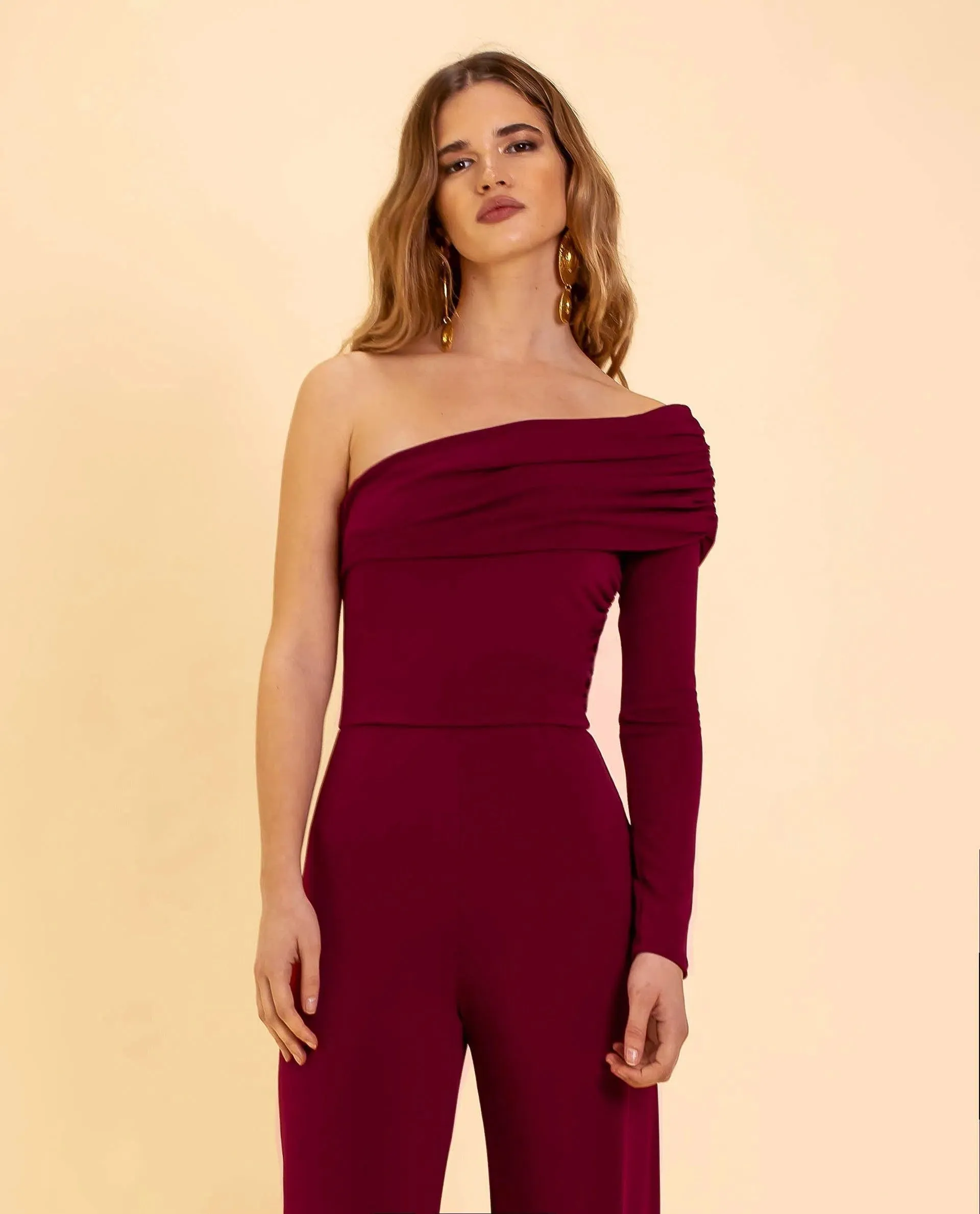 Diona – One-shoulder design – Burgundy jumpsuit