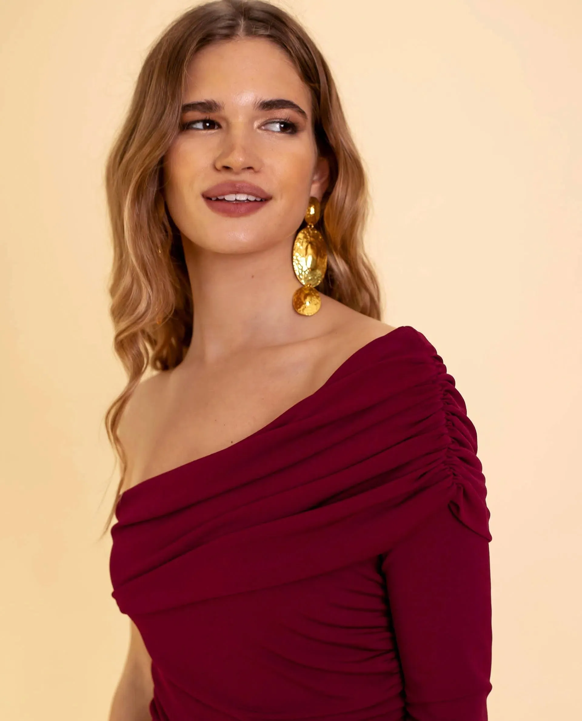 Diona – One-shoulder design – Burgundy jumpsuit