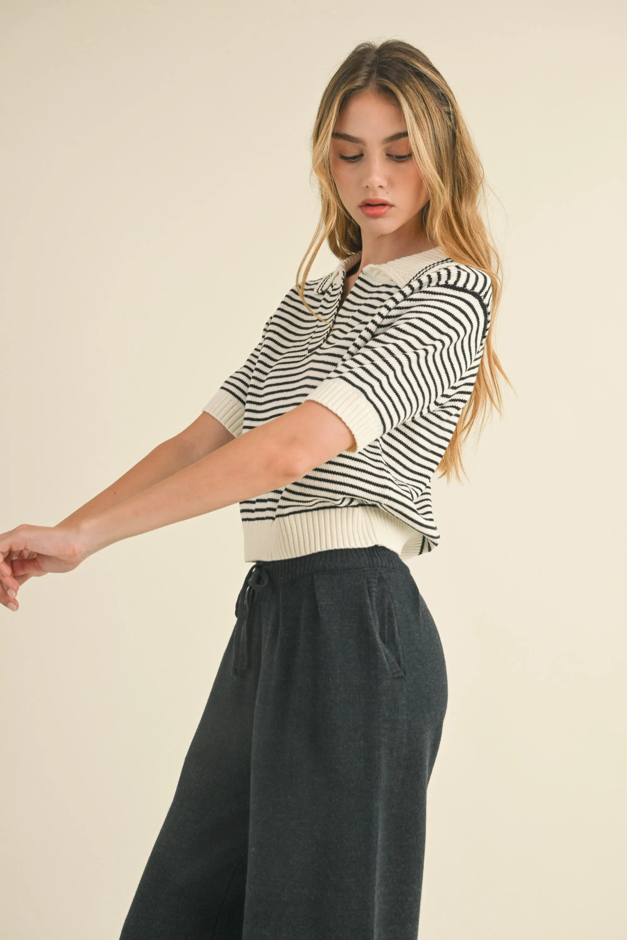 STRIPE COLLAR KNITTED TOP